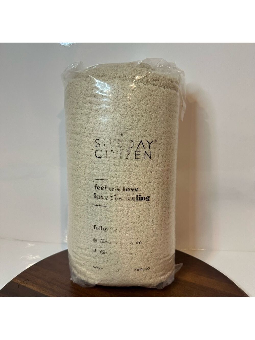 🤍 NEW Sunday Citizen Snug Lap Throw Blanket Ultra Soft Cozy Knit Cream/Beige 🤍 - Picture 2 of 5